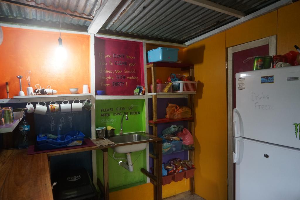 Surf Camp Hotel Bocas Town Ngoại thất bức ảnh
