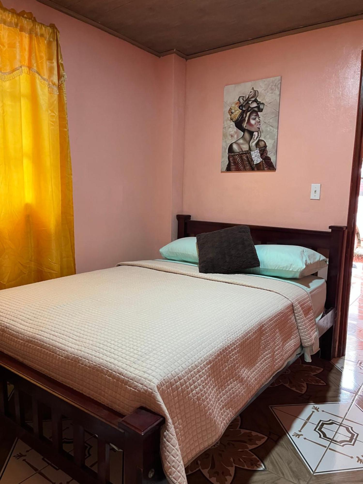 Surf Camp Hotel Bocas Town Ngoại thất bức ảnh