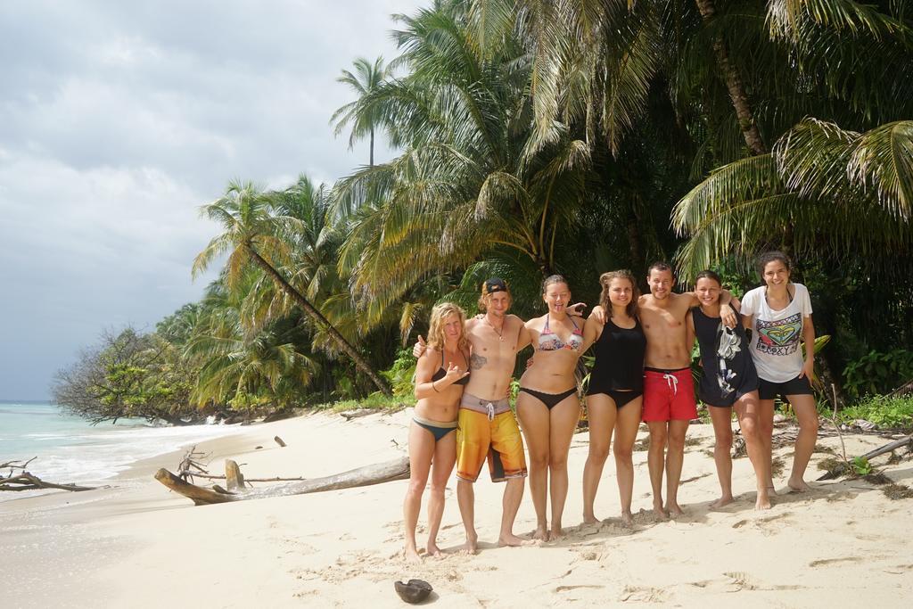 Surf Camp Hotel Bocas Town Ngoại thất bức ảnh
